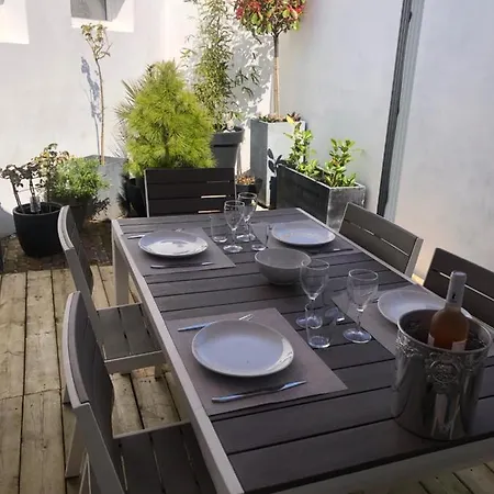 La Sardine Doree 펜션 상가트